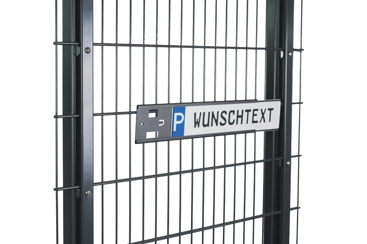 An Zaun befestigte Kennzeichen-Halterung mit Aufschrift Wunschtext